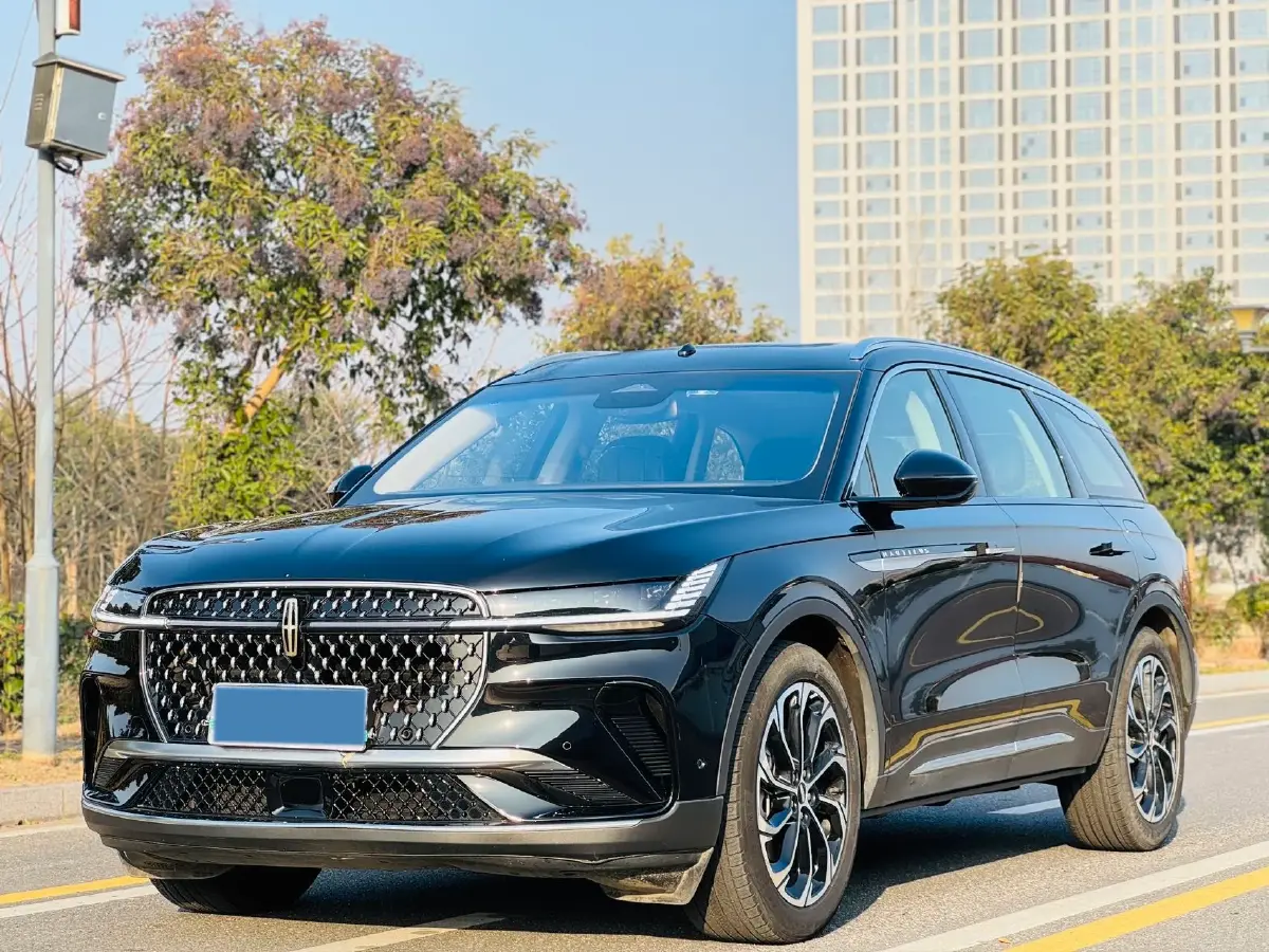 2023 Lincoln Nautilus 2.0T 261HP L4 8AT