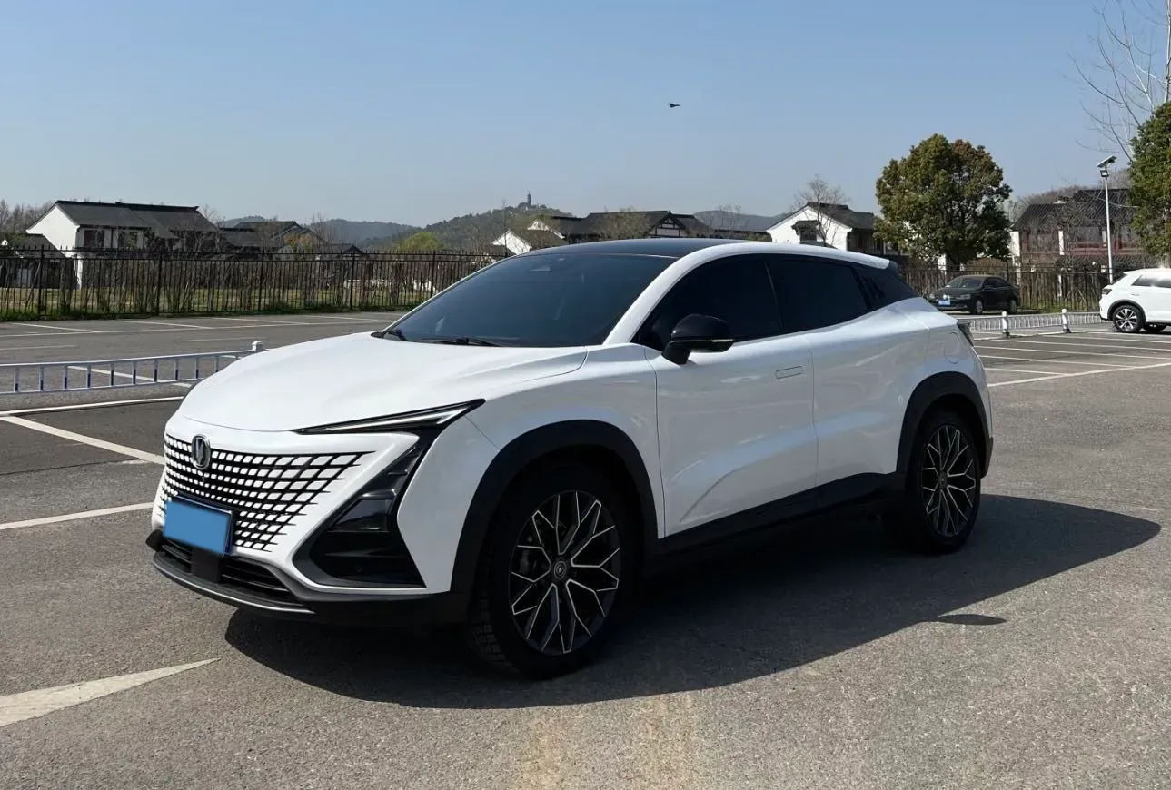 2022 ChangAn UNI-T 1.5T 188HP L4 7DCT,autocango,china used car exporter,china ev exporter,chinese used car exporter,chinese used ev exporter