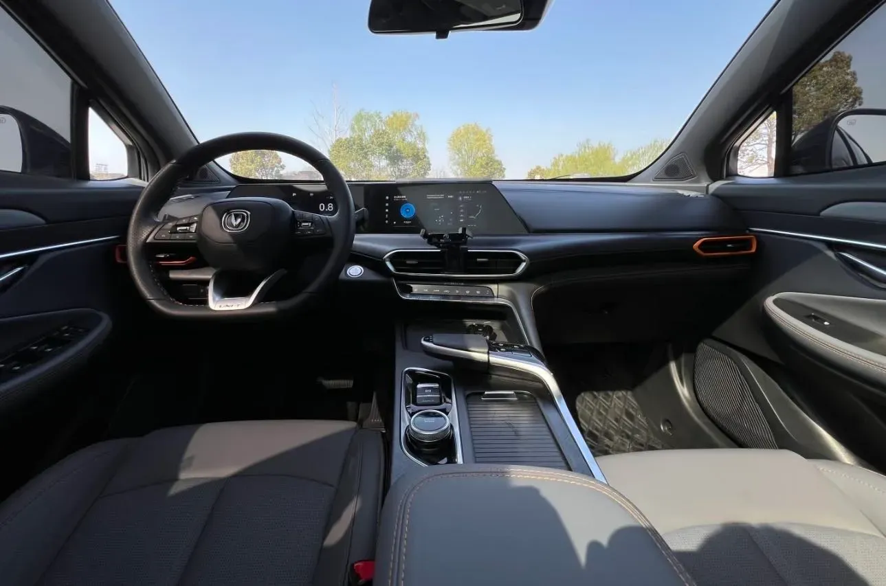 2022 ChangAn UNI-T 1.5T 188HP L4 7DCT,autocango,china used car exporter,china ev exporter,chinese used car exporter,chinese used ev exporter