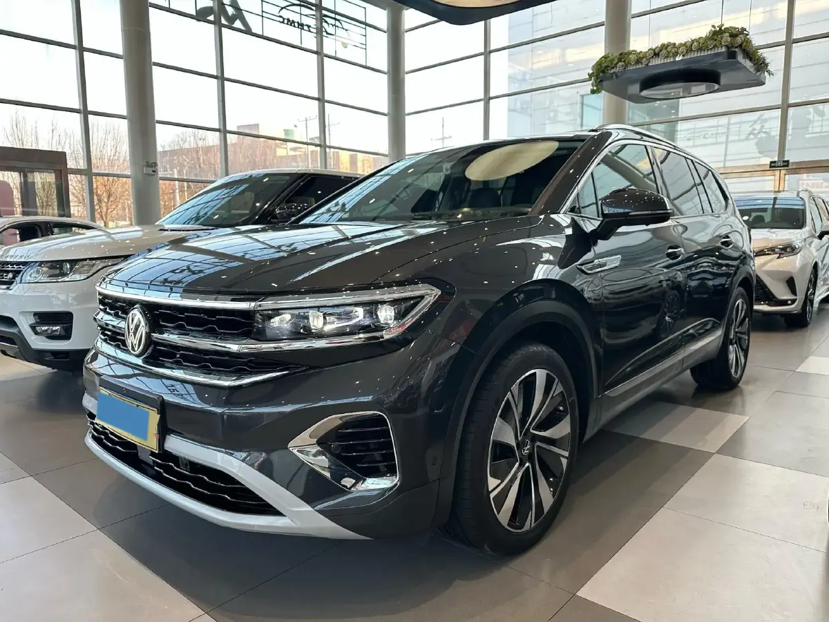 2024 Volkswagen Talagon 2.0T 220HP L4 7DCT