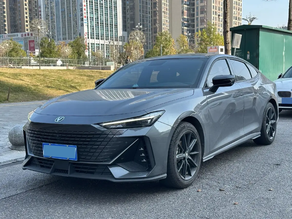 2022 ChangAn UNI-V 1.5T 188HP L4 7DCT