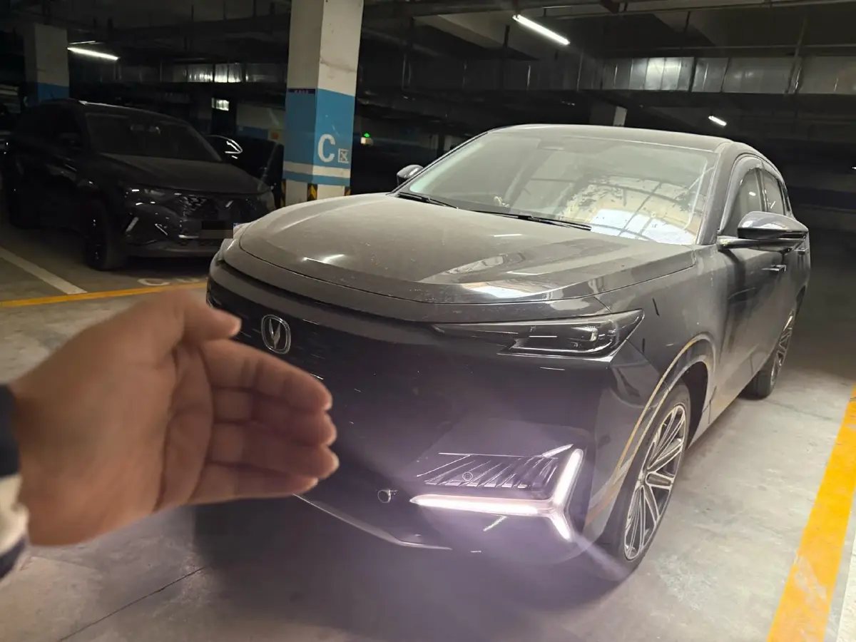 2021 ChangAn UNI-K 2.0T 233HP L4 8AT