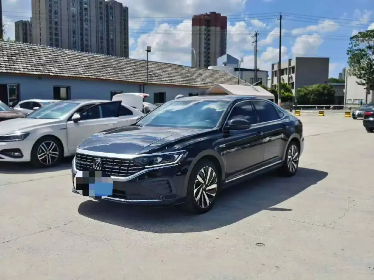 2023 Volkswagen Passat 2.0T 220HP L4 7DCT