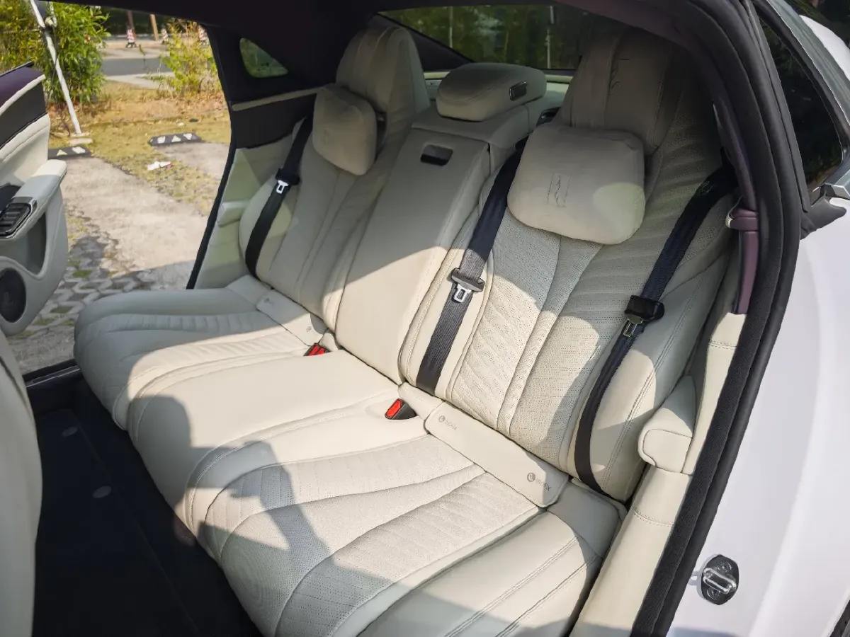 2025 YangWang U7 BEV 135.5KWH,autocango,china used car exporter,china ev exporter,chinese used car exporter,chinese used ev exporter