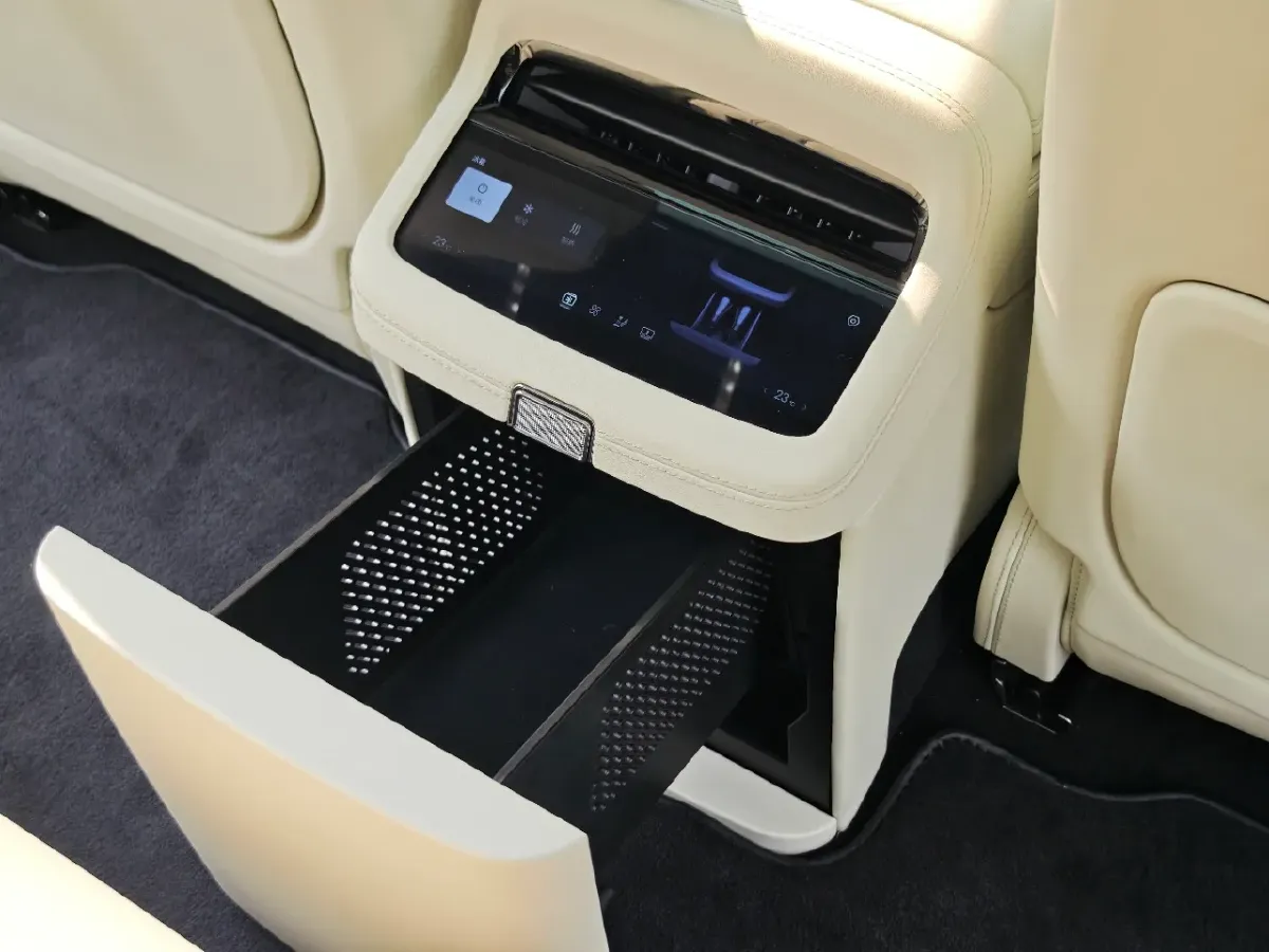 2025 YangWang U7 BEV 135.5KWH,autocango,china used car exporter,china ev exporter,chinese used car exporter,chinese used ev exporter