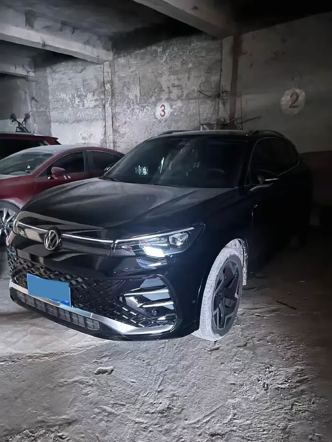 2025 Volkswagen Tiguan L 2.0T 220HP L4 7DCT