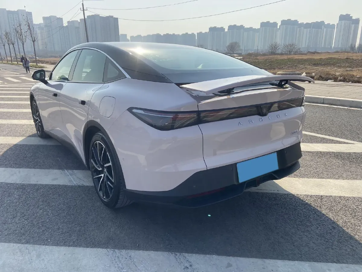 2024 ARCFOX αT5 BEV 79.2KWH,autocango,china used car exporter,china ev exporter,chinese used car exporter,chinese used ev exporter