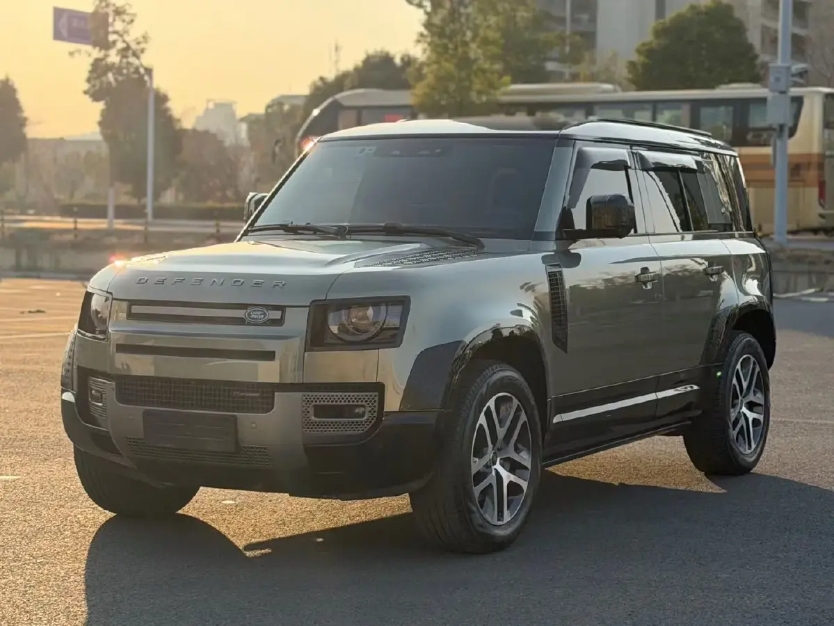 2023 Land Rover Defender 3.0T 400HP L6 8AT