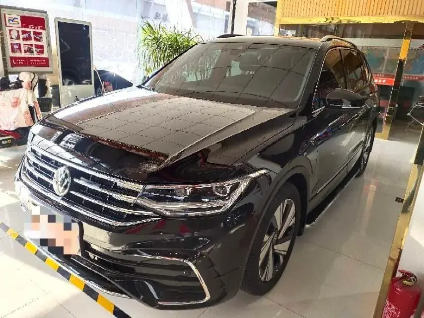 2023 Volkswagen Tiguan L 2.0T 220HP L4 7DCT