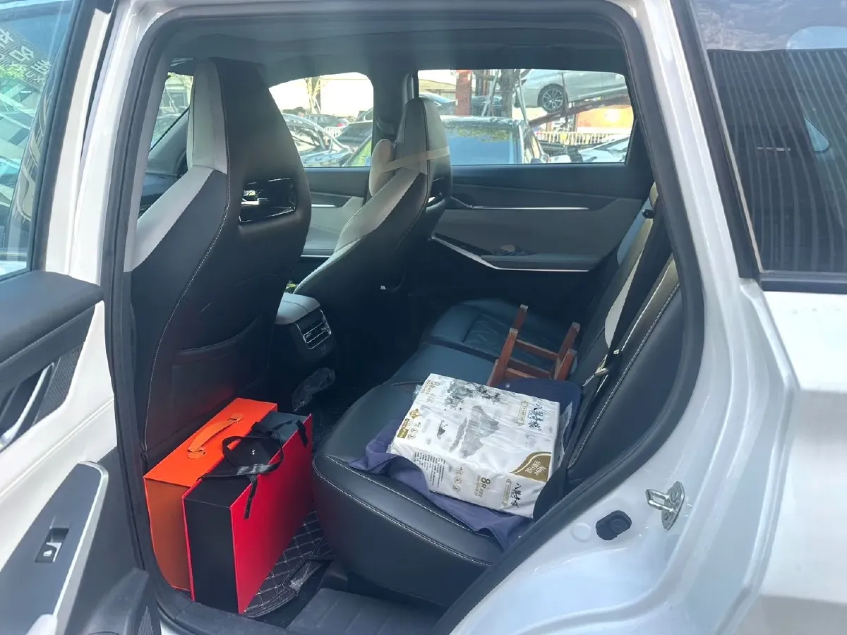 2023 ChangAn CS75 Plus 1.5T 188HP L4 8AT,autocango,china used car exporter,china ev exporter,chinese used car exporter,chinese used ev exporter