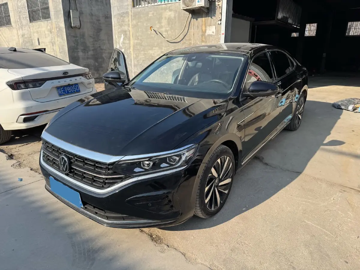 2023 Volkswagen Passat 2.0T 186HP L4 7DCT