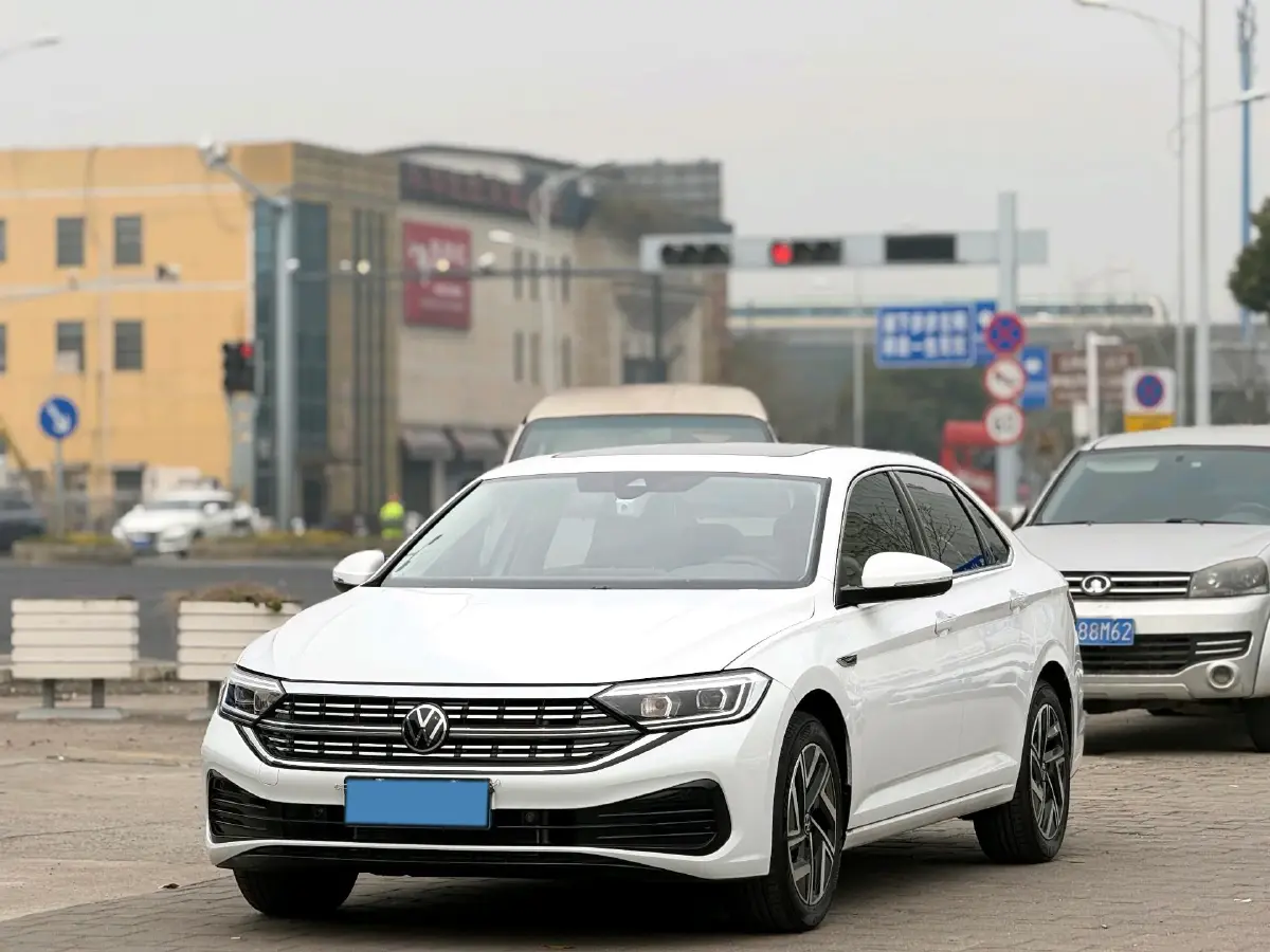 2025 Volkswagen Sagitar 1.5T 160HP L4 7DCT