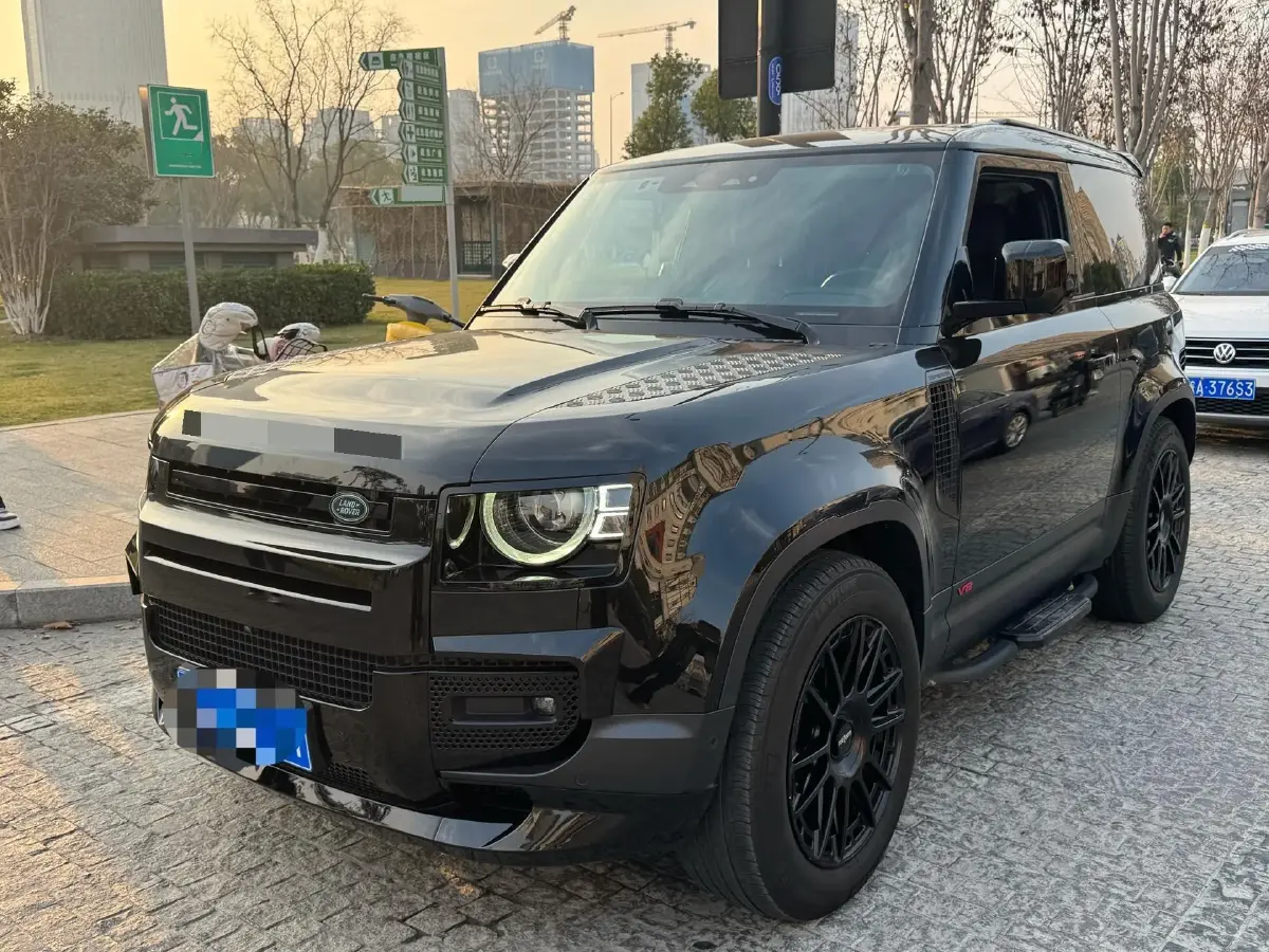 2023 Land Rover Defender 2.0T 300HP L4 8AT
