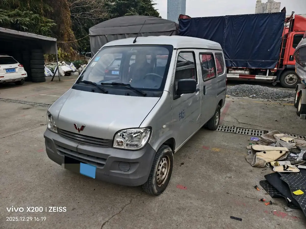 2015 WuLing ZhiGuang 1.2L 82HP L4 5MT