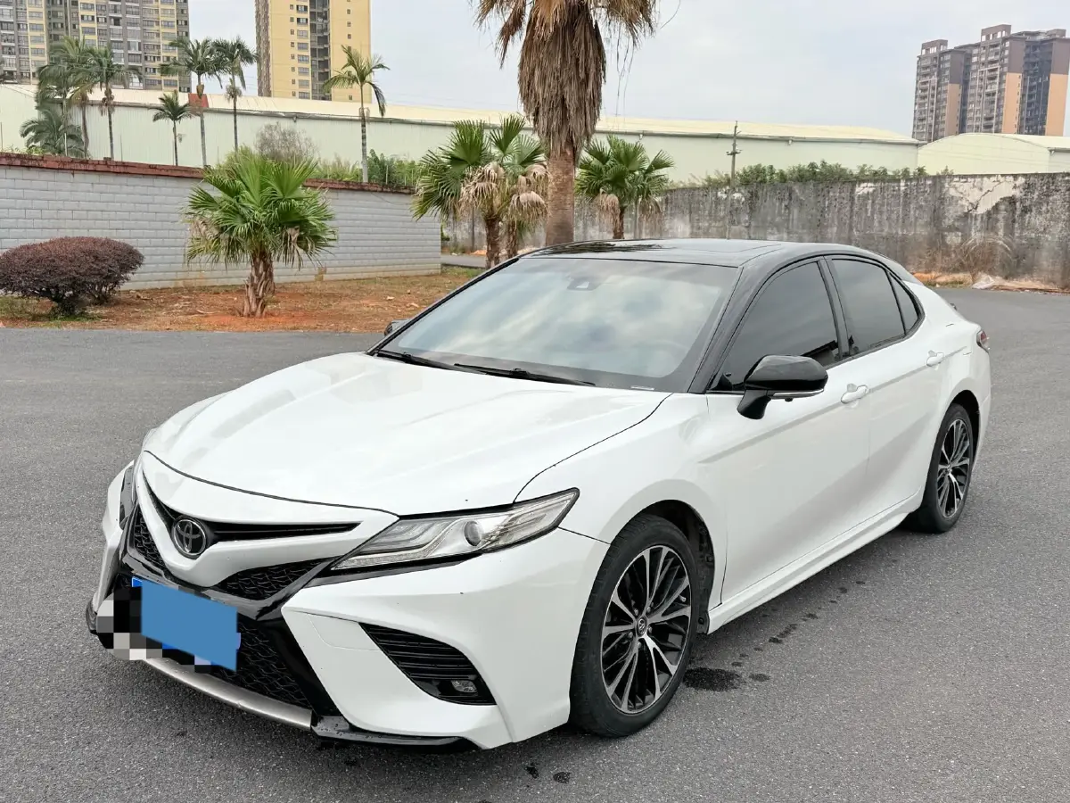 2019 Toyota Camry 2.5L 209HP L4 8AT