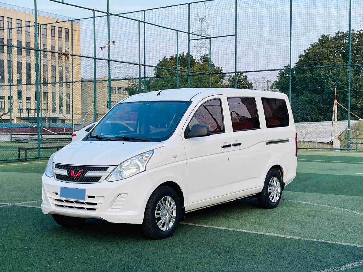2018 WuLing RongGuang V 1.5L 112HP L4 5MT