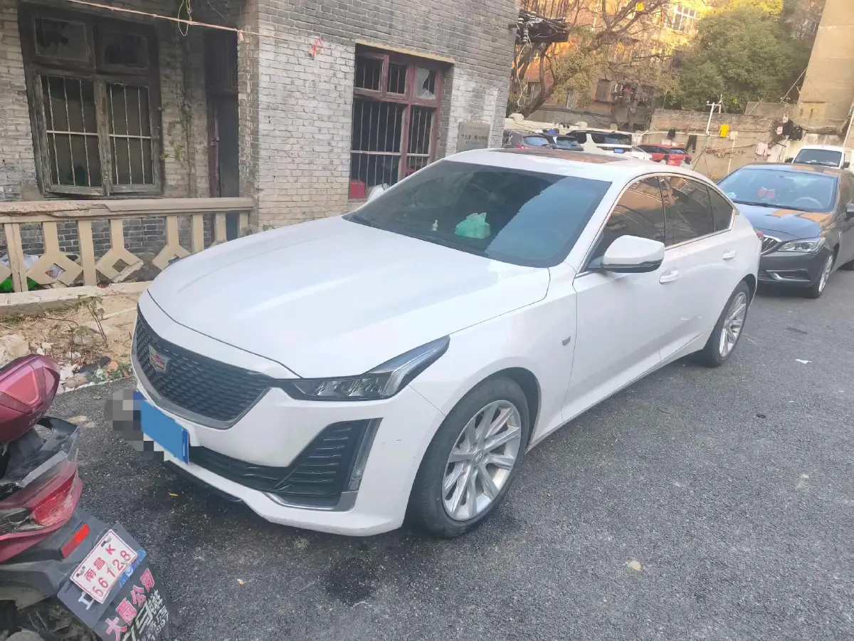 2022 Cadillac CT5 2.0T 237HP L4 10AT