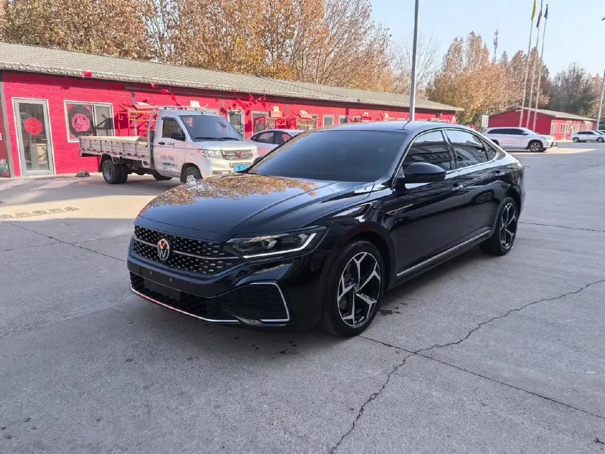 2023 Volkswagen Passat 2.0T 186HP L4 7DCT