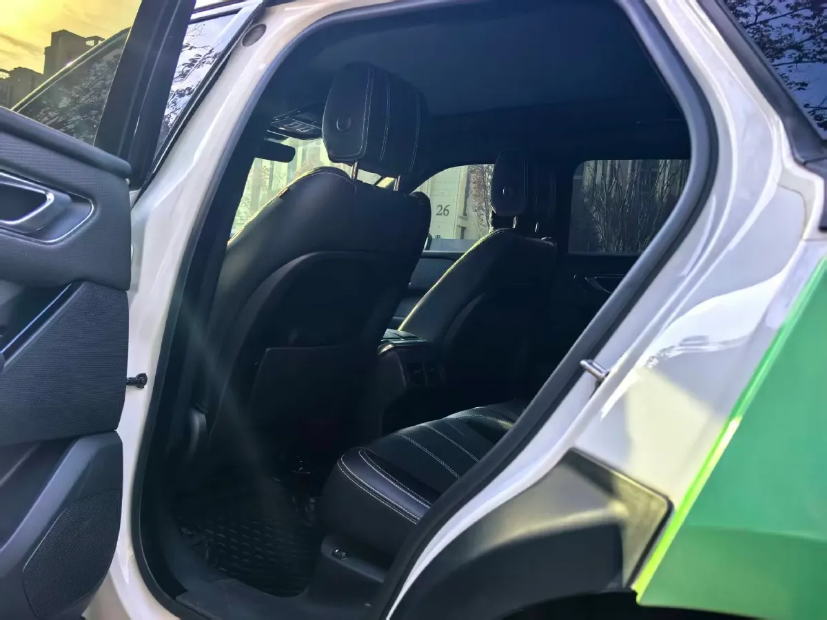 2020 Land Rover Range Rover Velar 2.0T 250HP L4 8AT,autocango,china used car exporter,china ev exporter,chinese used car exporter,chinese used ev exporter