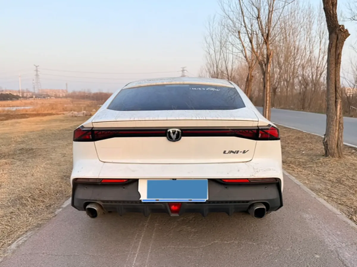 2022 ChangAn UNI-V 1.5T 188HP L4 7DCT,autocango,china used car exporter,china ev exporter,chinese used car exporter,chinese used ev exporter