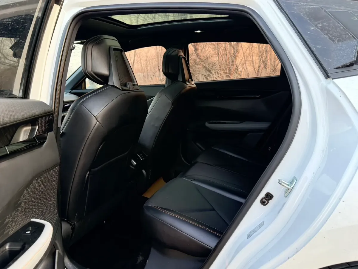 2022 ChangAn UNI-V 1.5T 188HP L4 7DCT,autocango,china used car exporter,china ev exporter,chinese used car exporter,chinese used ev exporter