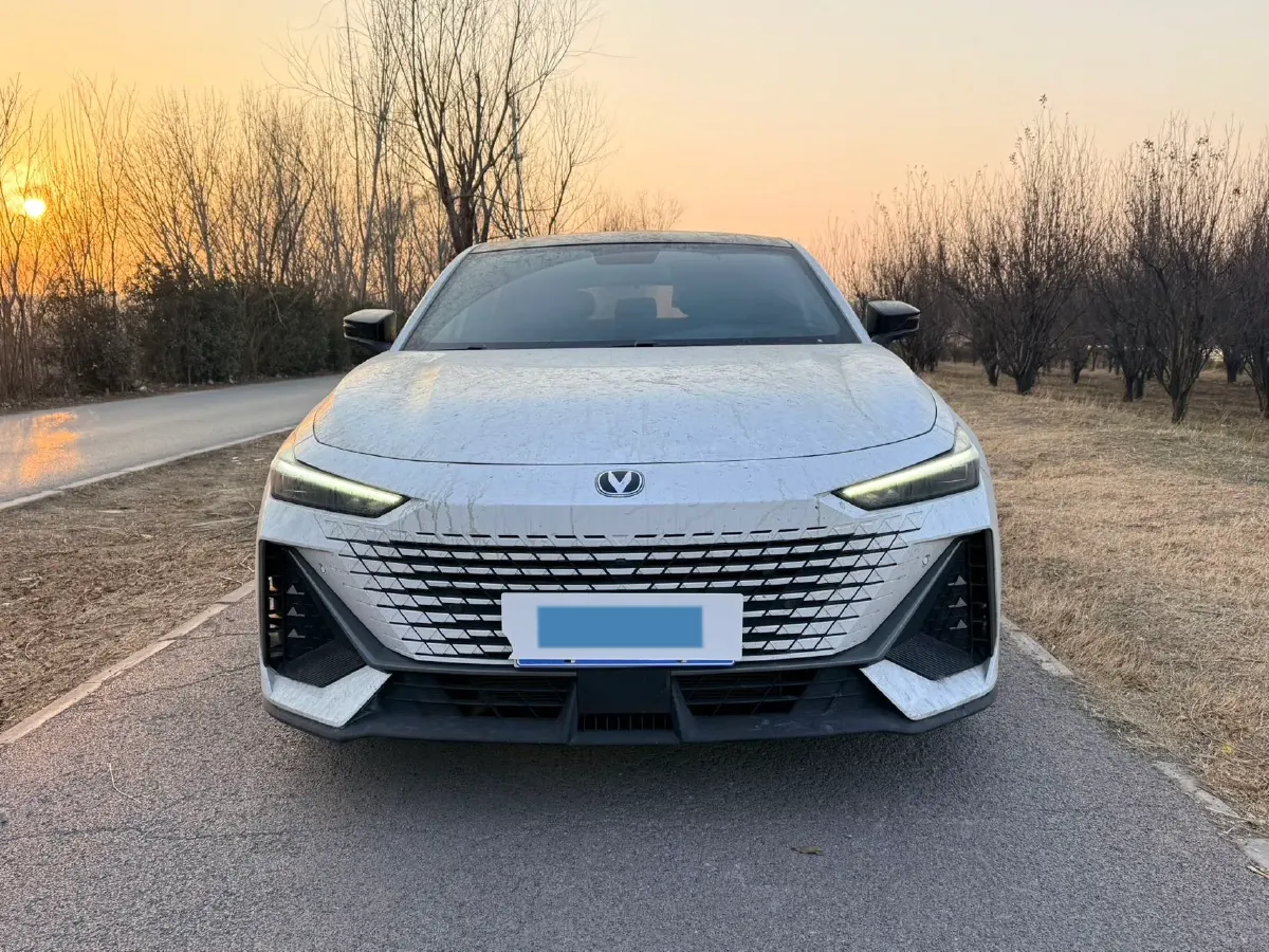 2022 ChangAn UNI-V 1.5T 188HP L4 7DCT,autocango,china used car exporter,china ev exporter,chinese used car exporter,chinese used ev exporter