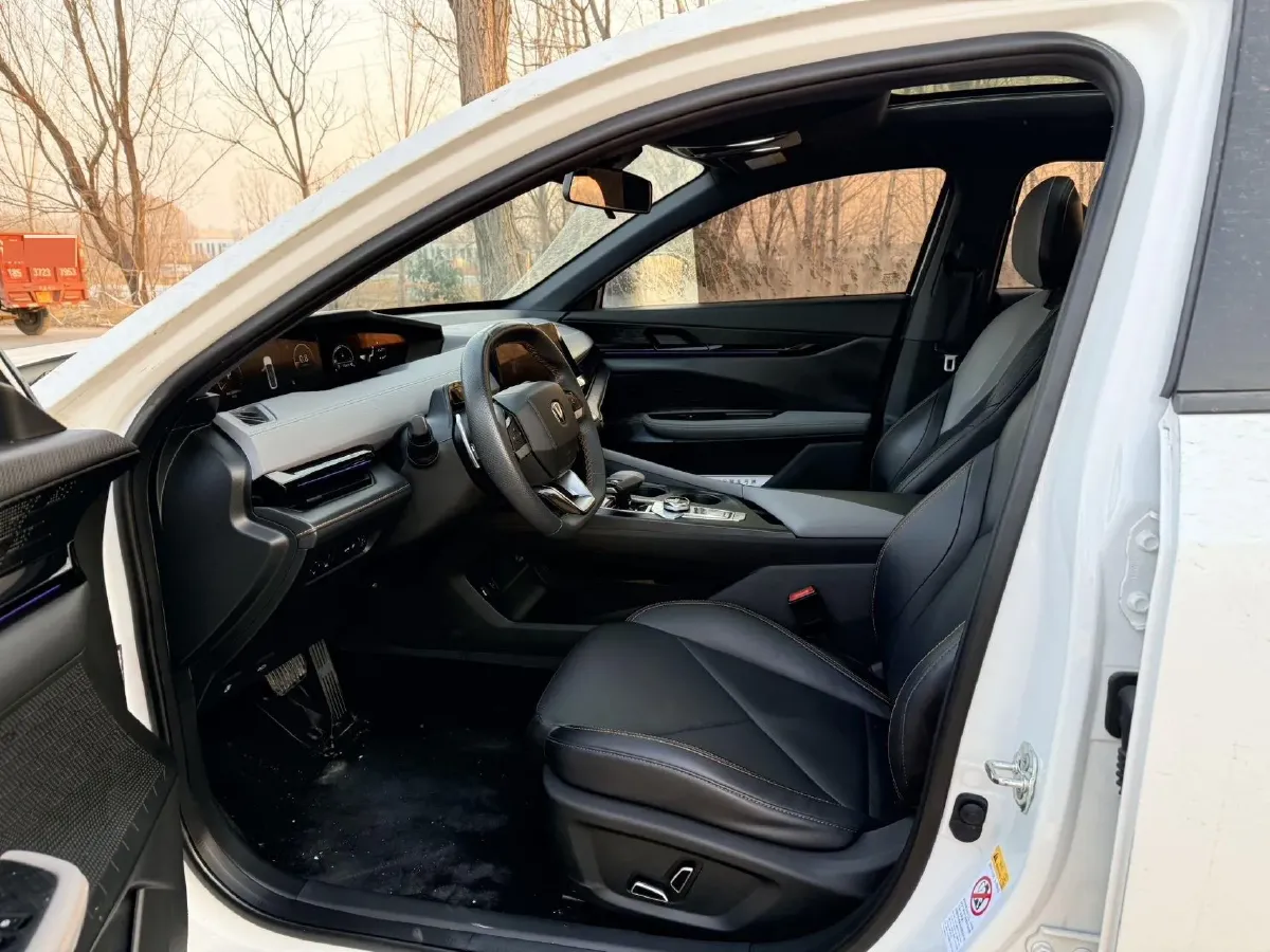 2022 ChangAn UNI-V 1.5T 188HP L4 7DCT,autocango,china used car exporter,china ev exporter,chinese used car exporter,chinese used ev exporter