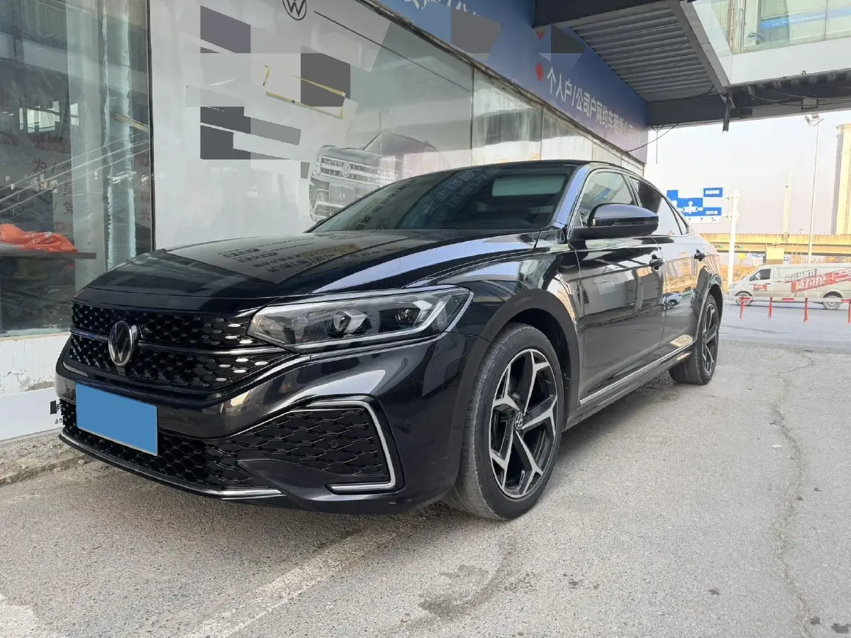 2024 Volkswagen Passat 2.0T 220HP L4 7DCT