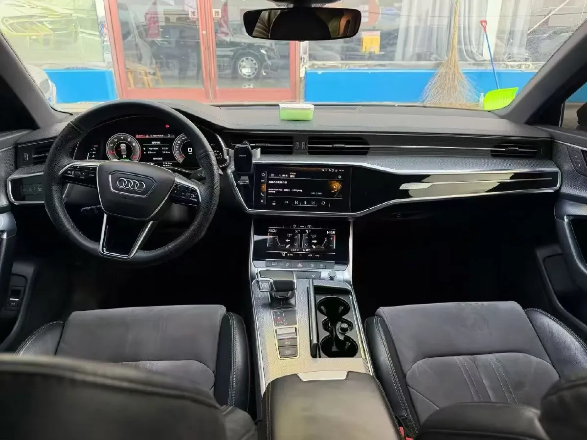 2021 Audi A6L 2.0T 224HP L4 7DCT,autocango,china used car exporter,china ev exporter,chinese used car exporter,chinese used ev exporter