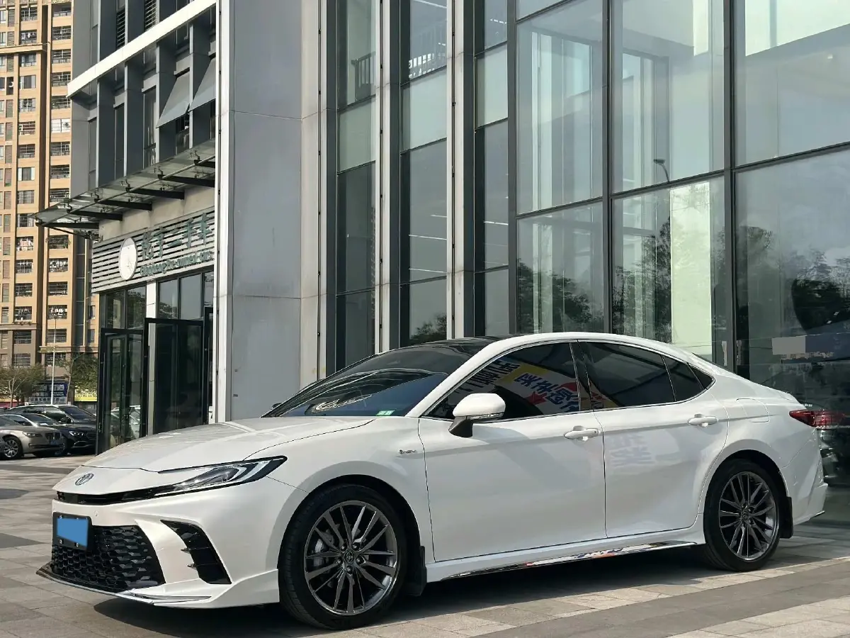 2024 Toyota Camry 2.0L 152HP L4 E-CVT Hybrid