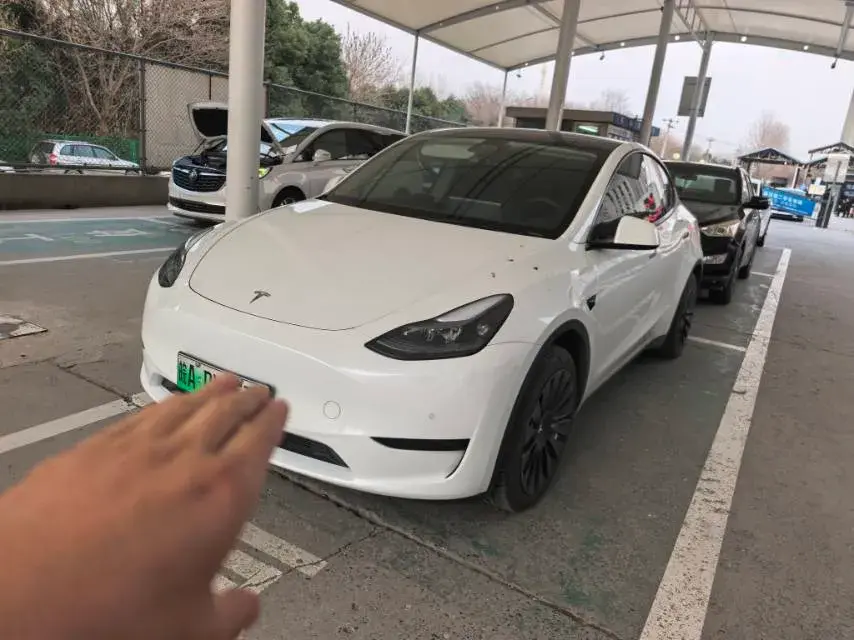 2022 Tesla Model Y BEV 60KWH