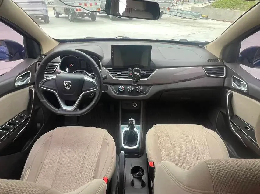 2017 BaoJun 310W 1.5L 112HP L4 6MT,autocango,china used car exporter,china ev exporter,chinese used car exporter,chinese used ev exporter