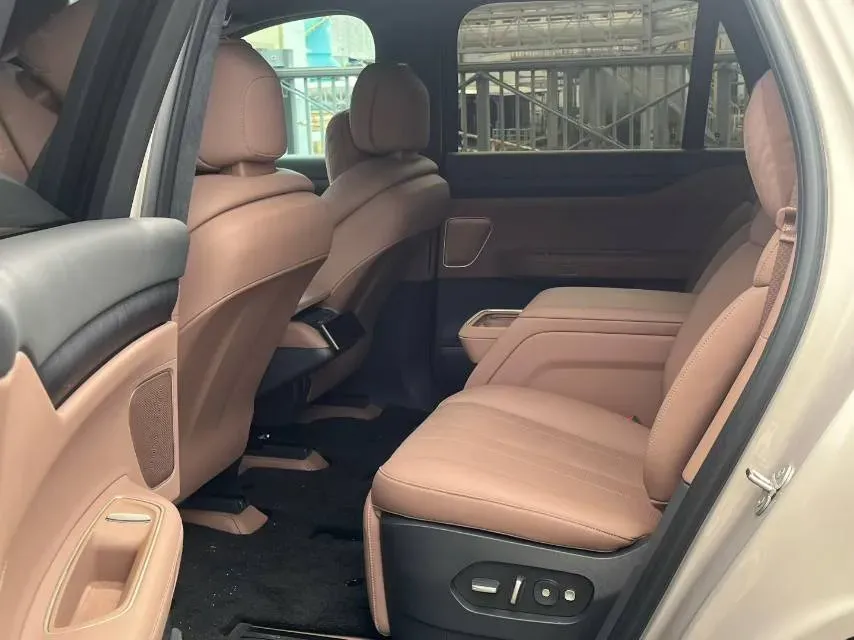 2024 Porsche Macan All-Electric BEV 100KWH,autocango,china used car exporter,china ev exporter,chinese used car exporter,chinese used ev exporter