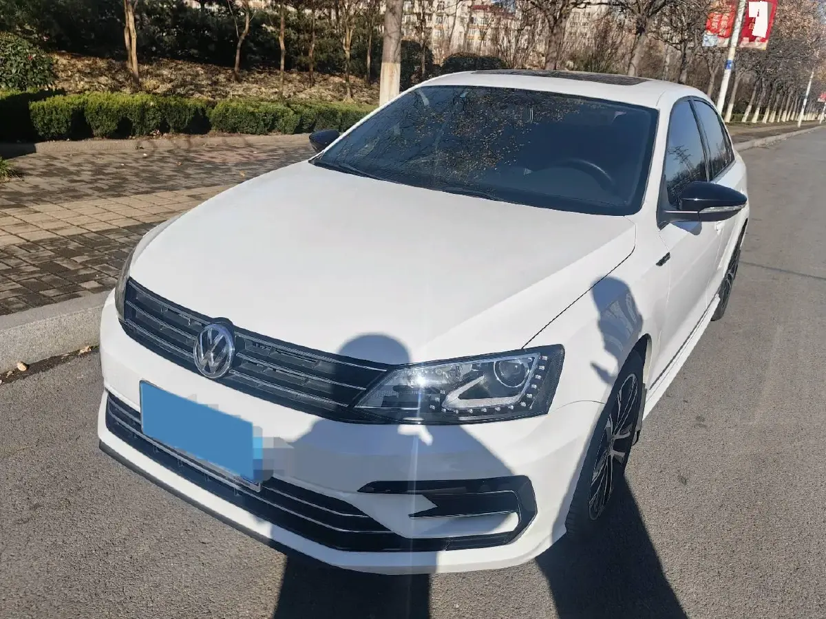 2018 Volkswagen Sagitar 1.4T 150HP L4 7DCT