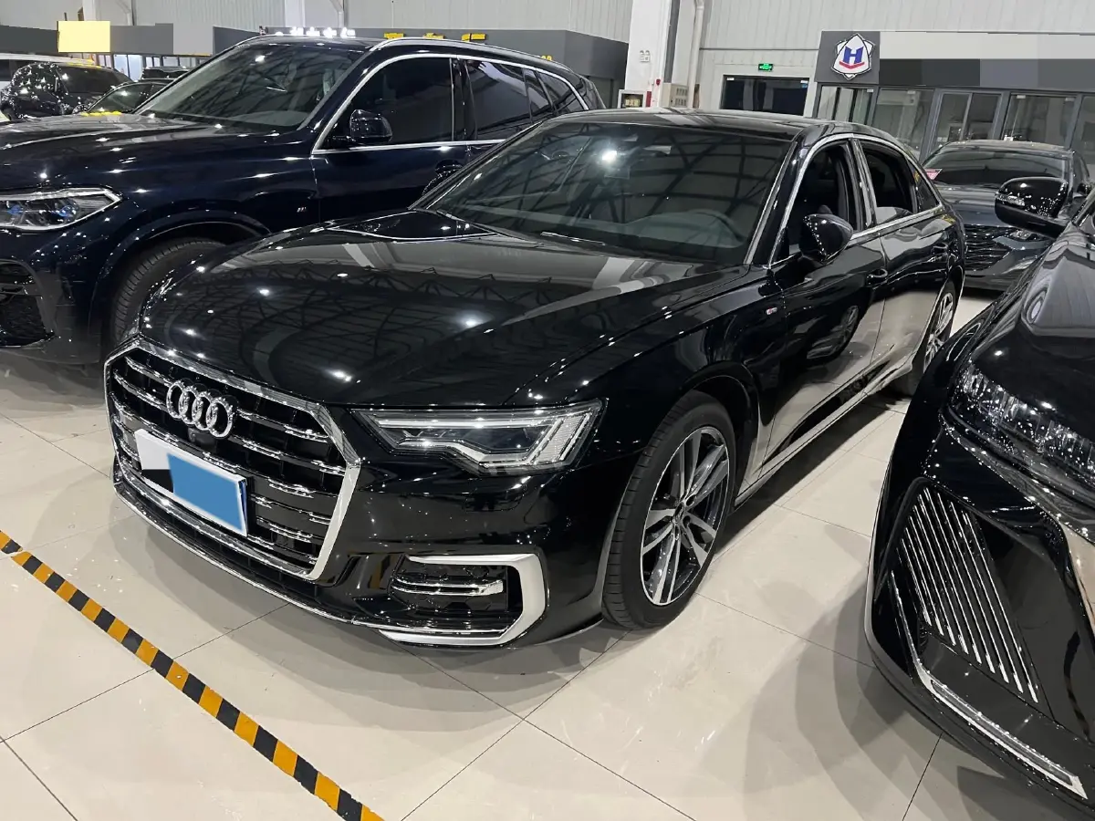 2025 Audi A6L 2.0T 190HP L4 7DCT
