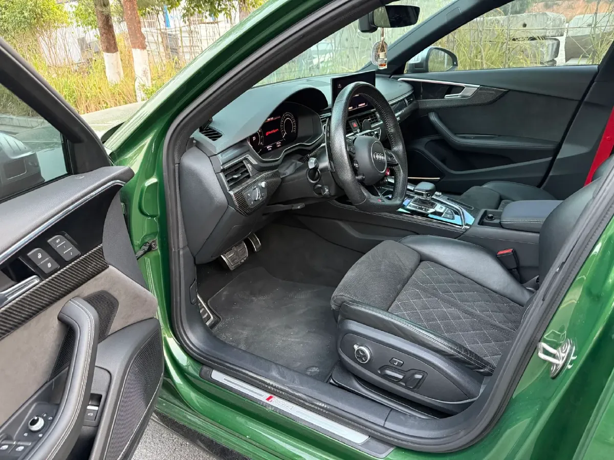 2021 Audi RS 4 2.9T 450HP V6 8AT,autocango,china used car exporter,china ev exporter,chinese used car exporter,chinese used ev exporter