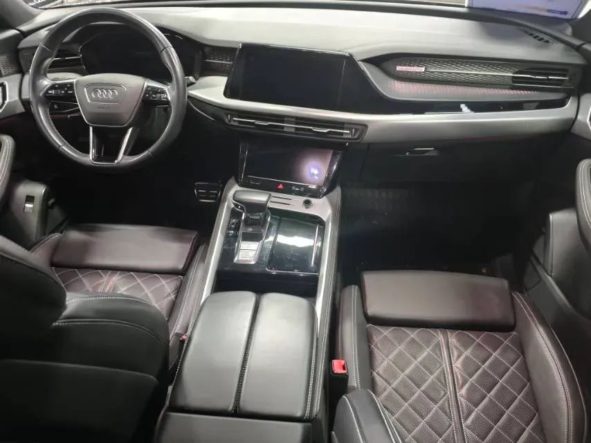 2024 Audi Q6 2.0T 265HP L4 7DCT,autocango,china used car exporter,china ev exporter,chinese used car exporter,chinese used ev exporter