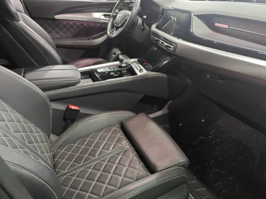2024 Audi Q6 2.0T 265HP L4 7DCT,autocango,china used car exporter,china ev exporter,chinese used car exporter,chinese used ev exporter