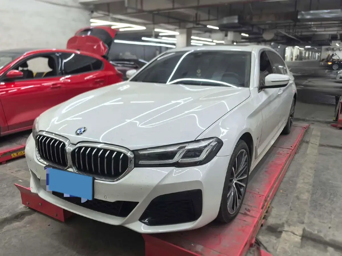 2023 BMW 5 Series 2.0T 245HP L4 8AT