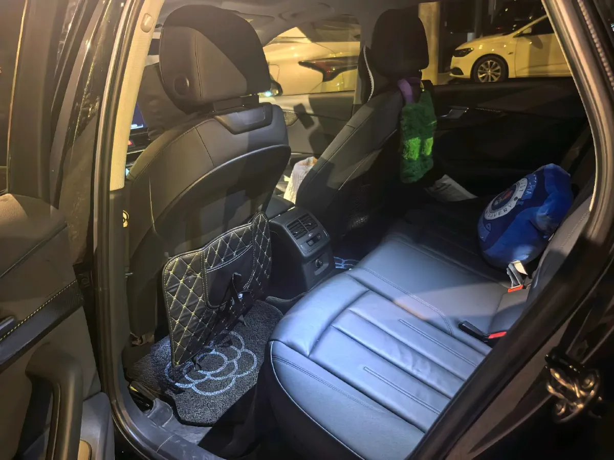 2021 Audi A4 2.0T 204HP L4 7DCT,autocango,china used car exporter,china ev exporter,chinese used car exporter,chinese used ev exporter