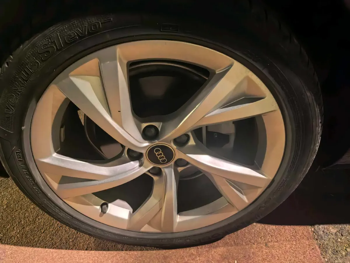 2021 Audi A4 2.0T 204HP L4 7DCT,autocango,china used car exporter,china ev exporter,chinese used car exporter,chinese used ev exporter