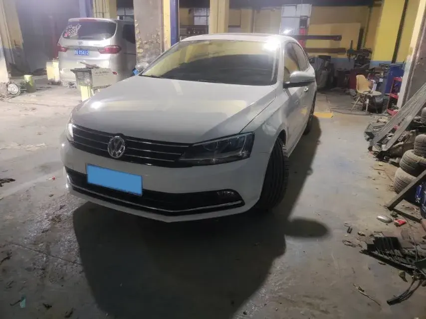 2018 Volkswagen Sagitar 1.2T 110HP L4 7DCT