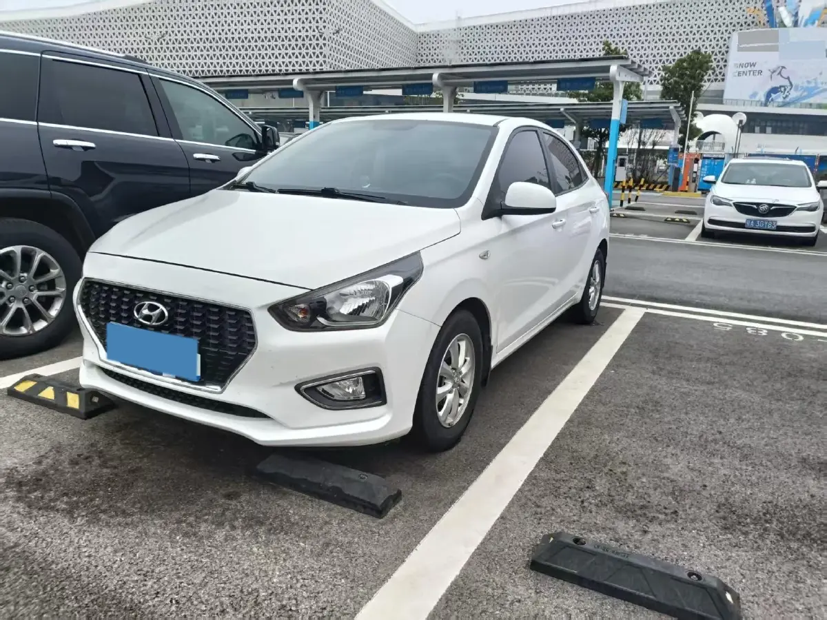 2017 Hyundai Reina 1.4L 95HP L4 5MT