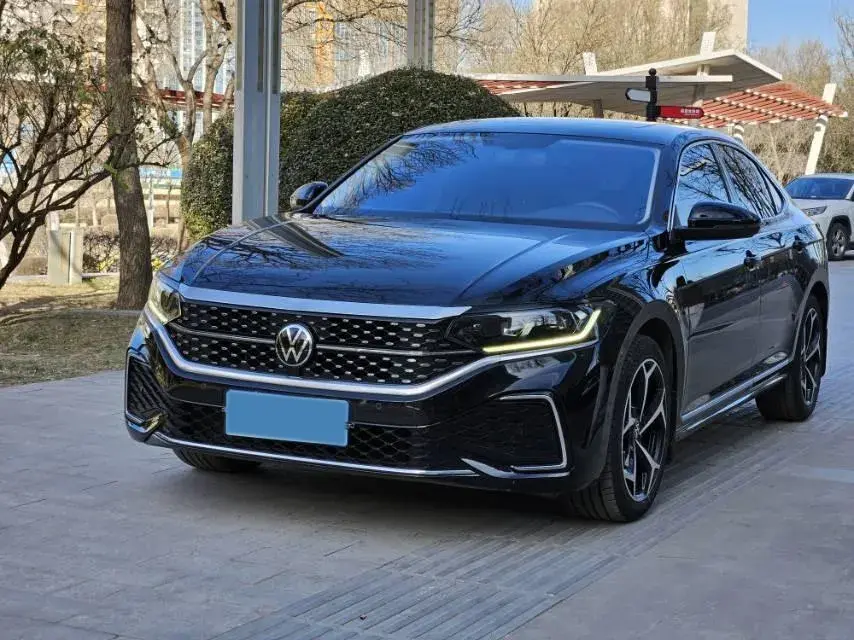 2023 Volkswagen Passat 2.0T 186HP L4 7DCT