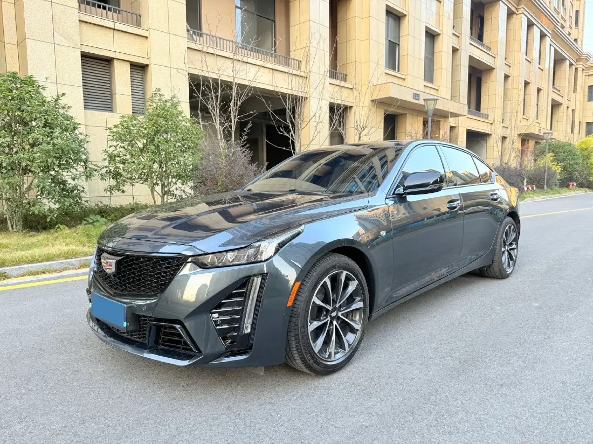 2022 Cadillac CT5 2.0T 237HP L4 10AT
