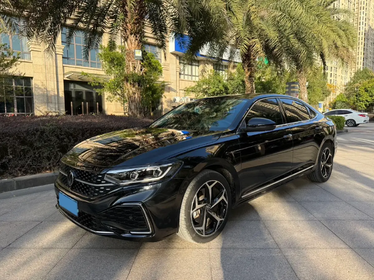 2024 Volkswagen Passat 2.0T 220HP L4 7DCT