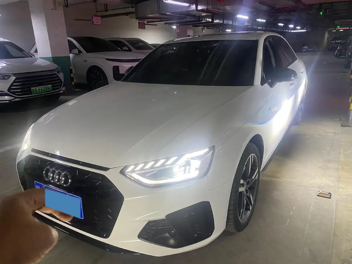 2022 Audi A4L 2.0T 190HP L4 7DCT