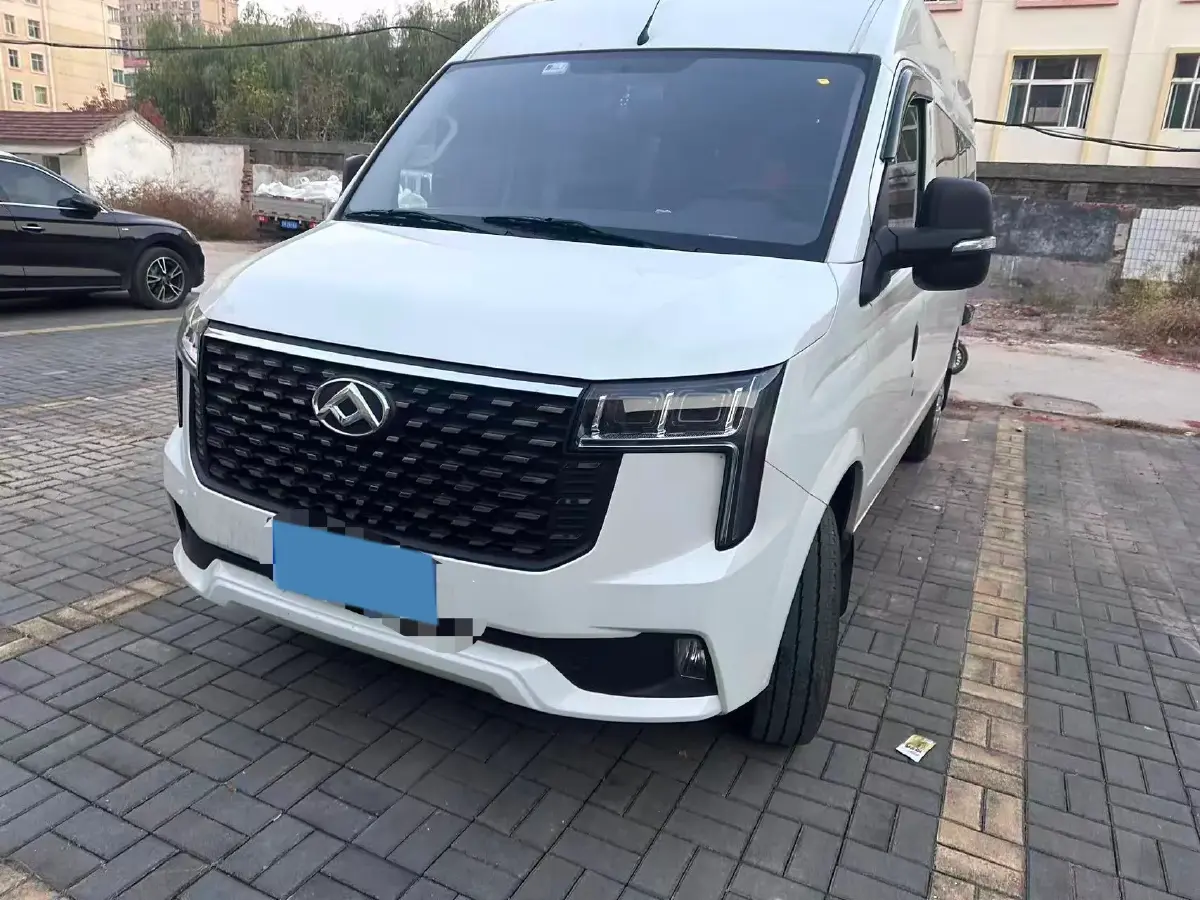 2023 MAXUS XinTu V80 2.0T 127HP L4 6MT