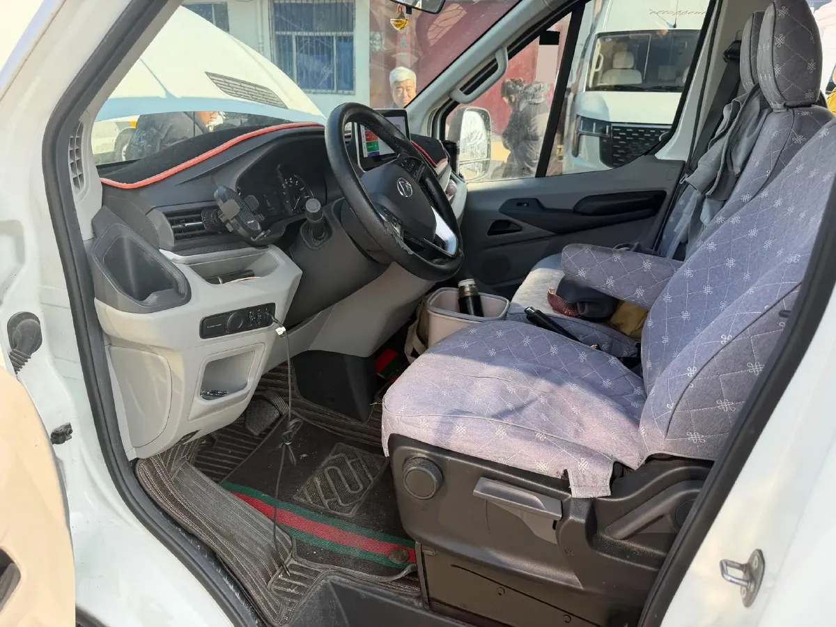 2022 JMC YuHu 9 2.0T 220HP L4 6MT,autocango,china used car exporter,china ev exporter,chinese used car exporter,chinese used ev exporter