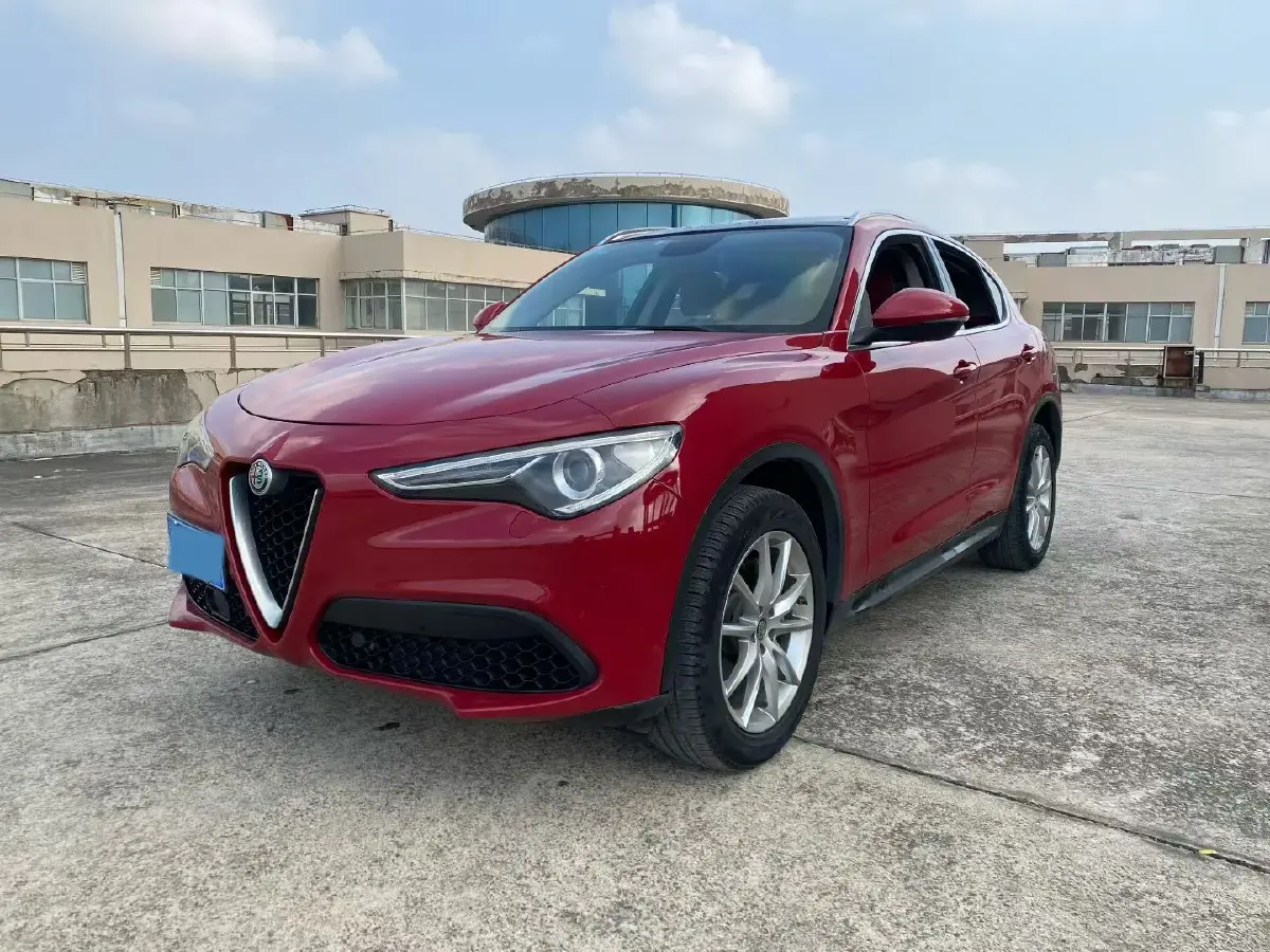 2017 Alfa Romeo Stelvio 2.0T 200HP L4 8AT